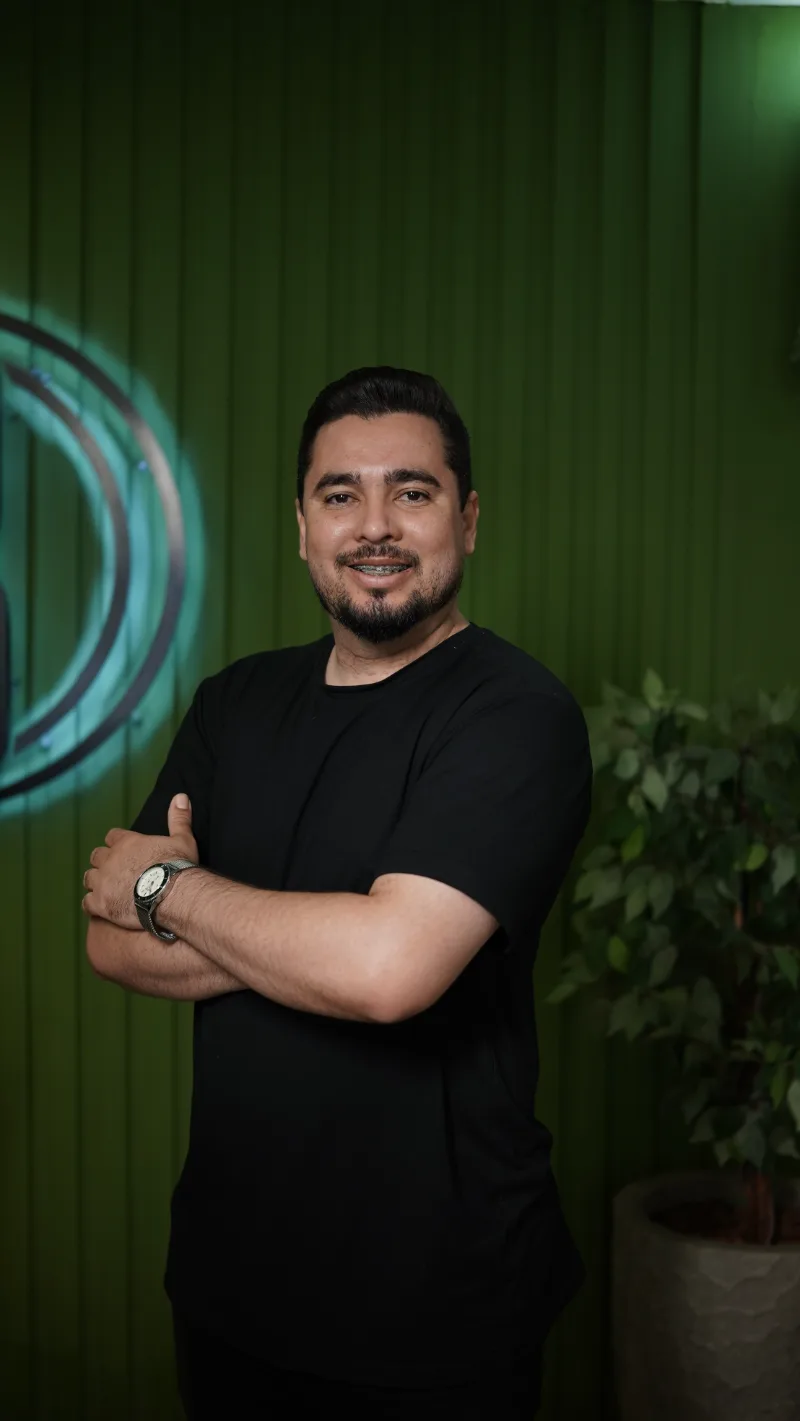 Rodrigo, barbeiro da Brooklyn Barbearia